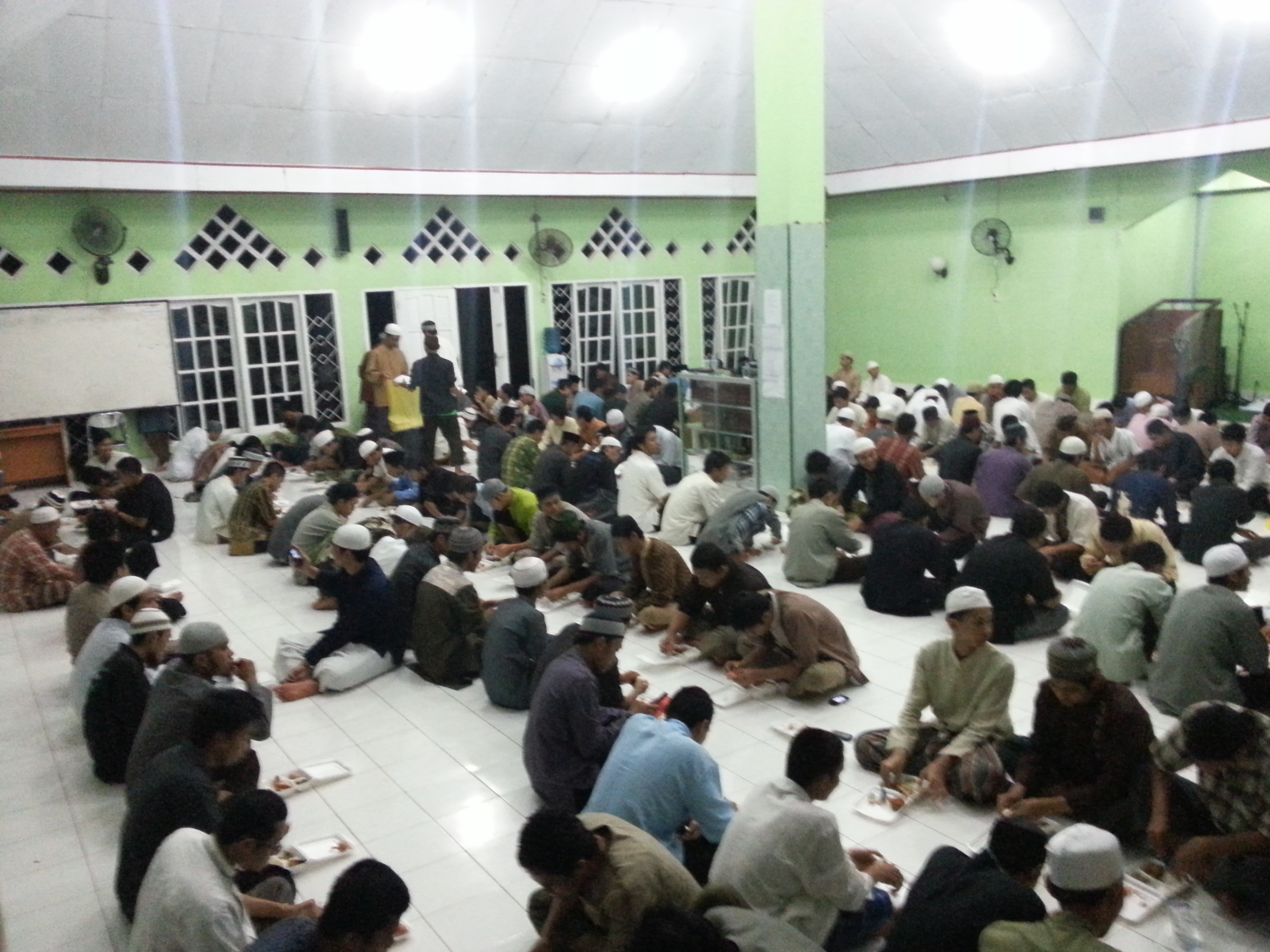 Puasa Asyura, 600 Paket Makanan Buka Puasa dibagikan