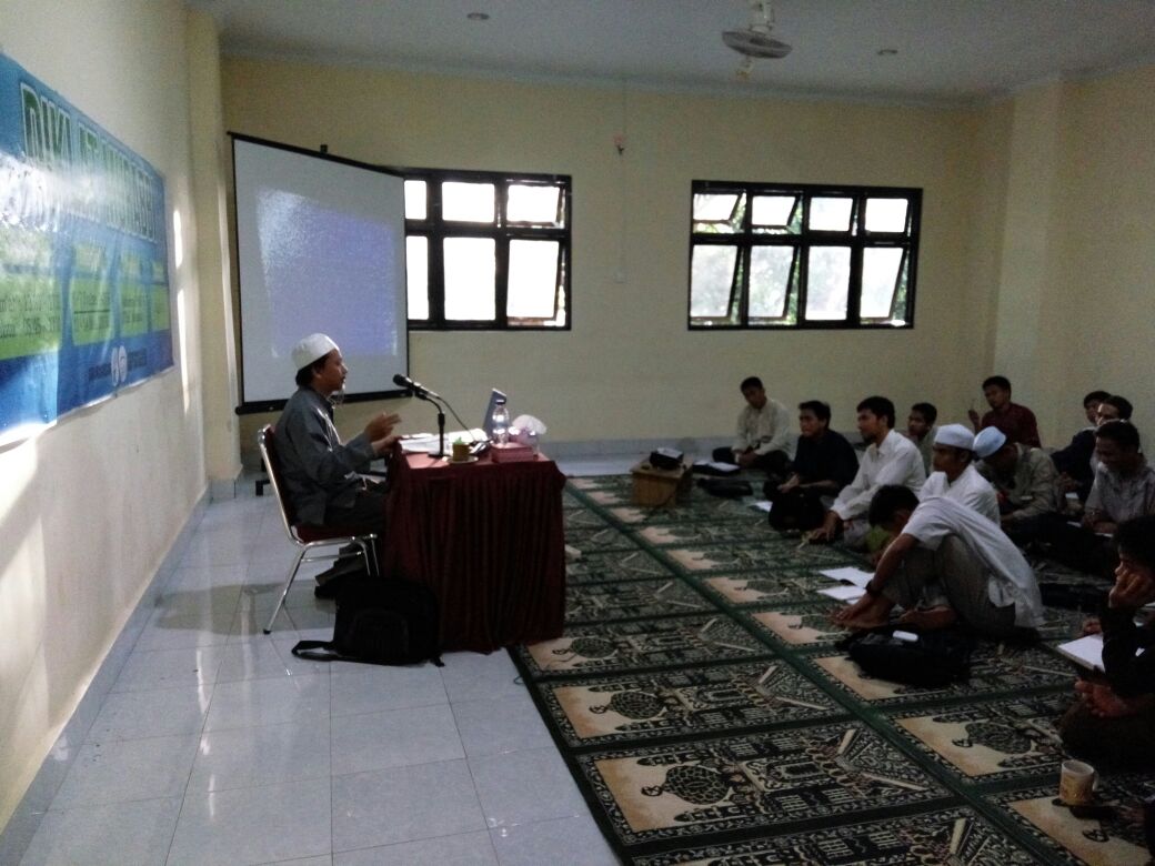 DPD WI Makassar dan BEM STIBA Bekali Mahasiswa Kiat Jadi Murabbi
