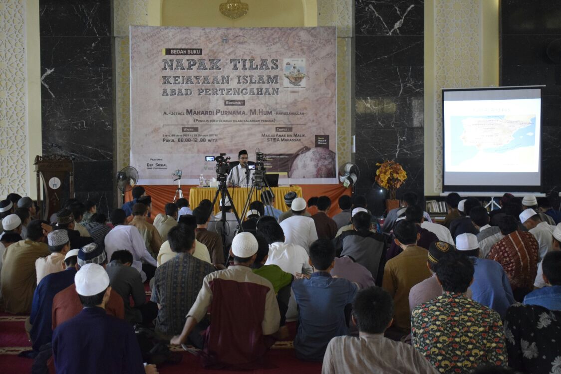 Tambah Wawasan Ilmu Sejarah Depsos DEMA Adakan Bedah Buku