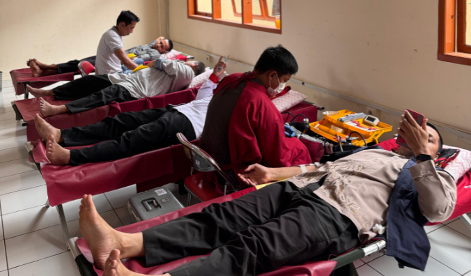 UKM Kesehatan STIBA Kolaborasi dengan Wahdah Islamiyah Gelar Donor Darah